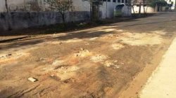 Moradores taparam buracos em trecho da Avenida M-19, entre ruas M-8 e M-7