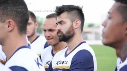O argentino Franco Calero (ao centro) treinou por uma semana no Rio Claro FC e ainda nutre esperanças em disputar o Paulistão por outro clube