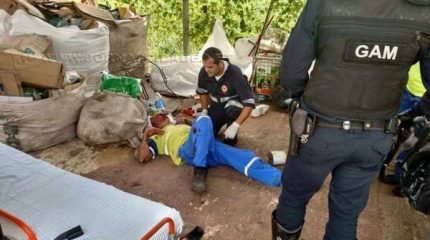 Funcionário do Ecoponto do Jardim São Paulo foi espancado por uma barra de ferro (Foto: Gabriel Gouvêa de Melo administrador do Grupo Rio Claro - SP, do Facebook)