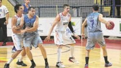 Contra a Liga Sorocabana, o time foi superado nos rebotes e jogadores tiveram rendimentos muito abaixo de suas médias