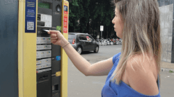 Andréia utiliza frequentemente o parquímetro que fica no cruzamento da Rua 3 com a Avenida 2, no Centro de Rio Claro