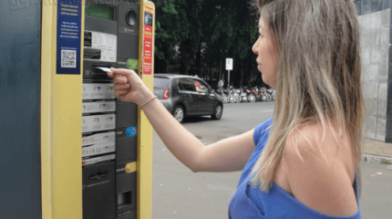 Andréia utiliza frequentemente o parquímetro que fica no cruzamento da Rua 3 com a Avenida 2, no Centro de Rio Claro