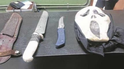 Objetos apreendidos pela Polícia Militar de Rio Claro em roubo que ocorreu no J. São Paulo