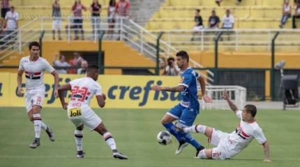 O Galo Azul deixou a zona do rebaixamento, indo para a 11ª colocação, mas ainda em último no Grupo D, agora com 7 pontos. (Foto: Luciano Urbancic)