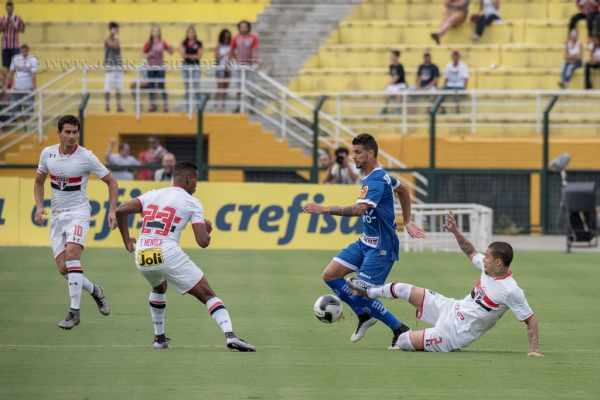 O Galo Azul deixou a zona do rebaixamento, indo para a 11ª colocação, mas ainda em último no Grupo D, agora com 7 pontos. (Foto: Luciano Urbancic)