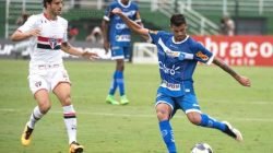 Galo Azul mostra evolução e joga de igual para igual com o Tricolor, mas sofre gol de bola parada e segue na zona do rebaixamento (Foto: Luciano Urbancic)