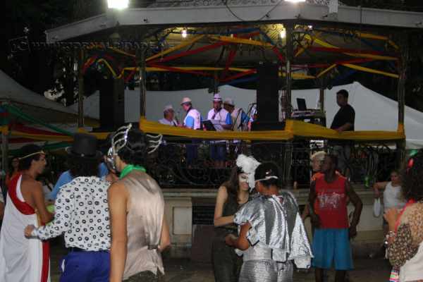 Banda do Coreto animou foliões na noite de sexta-feira (5)