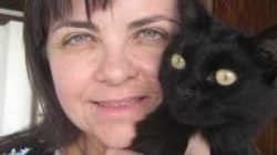 Ana Dantas e Bia, uma das personagens reais de seus livros sobre a responsabilidade da adoção animal para crianças