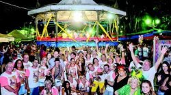 Floriza Stein (com fantasia verde à direita na foto em destaque) é a homenageada deste ano no cordão da ‘Banda do Coreto’, que resgata as marchinhas de Carnaval