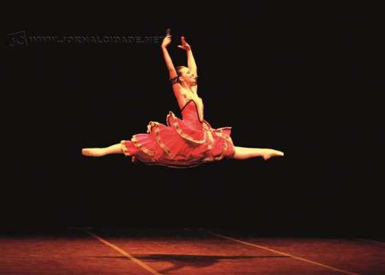 Jovem bailarina rio-clarense, que dança desde os 4 anos, recebeu bolsas para programas em uma das mais renomadas escolas de dança dos Estados Unidos