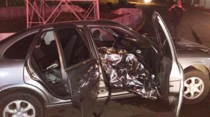 Veículo Vectra ficou parcialmente destruído após acidente