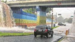 Temporal gerou alagamentos em sete pontos da cidade, incluindo pontilhão da Avenida 29