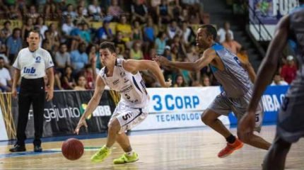 Jogo teve dois tempos distintos. No primeiro, domínio do time rio-clarense. Mas no segundo, Bauru demonstrou toda a sua qualidade de jogo e de elenco, virou o placar e venceu a partida (Foto: Caio Casagrande Bauru Basket)
