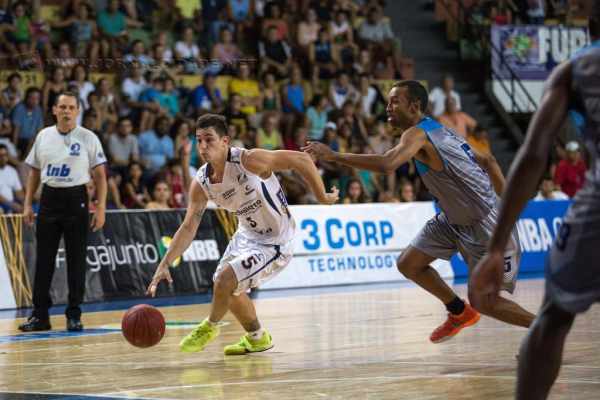 Jogo teve dois tempos distintos. No primeiro, domínio do time rio-clarense. Mas no segundo, Bauru demonstrou toda a sua qualidade de jogo e de elenco, virou o placar e venceu a partida (Foto: Caio Casagrande Bauru Basket)