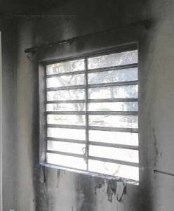 Sala de aula incendiada na escola Samira Savoldi