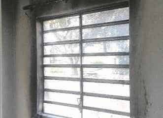 Sala de aula incendiada na escola Samira Savoldi