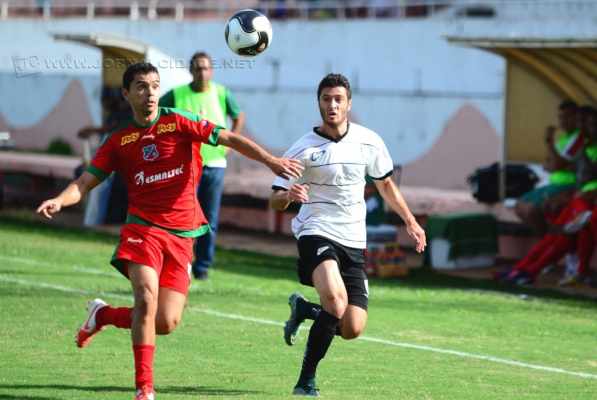 Sob forte calor, Velo Clube e Rio Branco fizeram um jogo muito fraco tecnicamente no Décio Vitta (Foto: Sanderson Barbarini/Foco no Esporte)