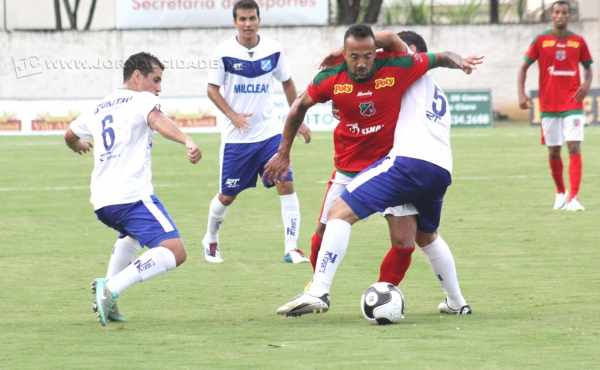 Em primeiro tempo desastroso, Rubro-Verde sofre os dois gols, melhora no segundo, mas sofre a segunda derrota seguida na A-2