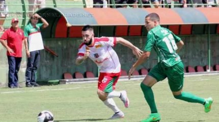 As correrias de Leleco foram as principais formas de ataque do Velo Clube nessa partida (Foto: Arquivo JC)