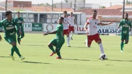 O Velo foi melhor no primeiro tempo e o Guarani no segundo, mas o forte calor interferiu na performance dos jogadores