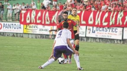 Mesmo não tendo jogado bem desta maneira, Rubro-Verde vai começar com três atacantes