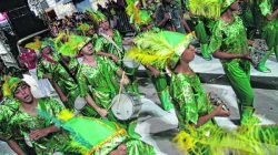 Com enredo baseado na “fé”, o “Império do Samba” coloca na Avenida cerca de 400 integrantes, em seis alas, bateria e carro
