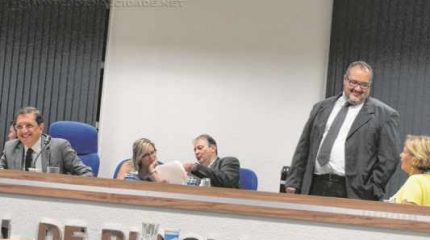 Críticas ao governo municipal marcaram a sessão legislativa em que não se votaram projetos da Ordem do Dia