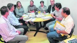 Na foto de arquivo, membros do alto escalão da Fundação de Saúde com vereadores da Câmara Municipal