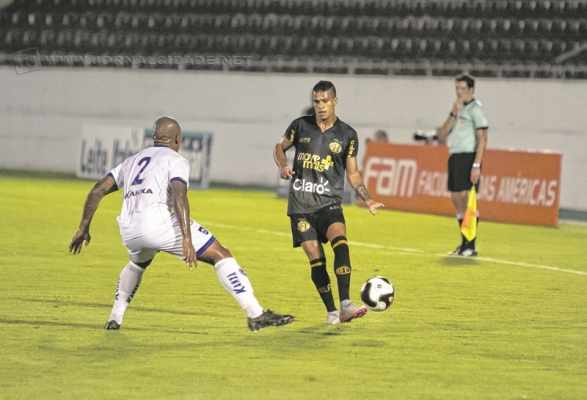 Na estreia, jogando no Schmidtão, o Rio Claro FC empatou por 2 a 2 com o Capivariano