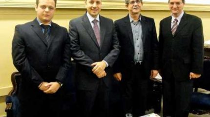 Em foto de arquivo, o prefeito Du Altimari (PMDB) e o secretário de Negócios Jurídicos, Gustavo Ramos Perissinotto (PMDB)
