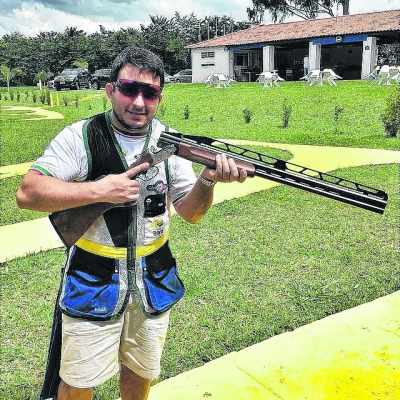 Leonardo Raposo tem o tiro esportivo como uma de suas paixões e representa RC em competições