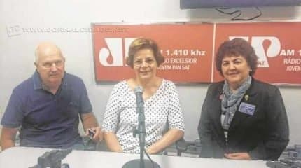 Angelo Vecchiato Kleiner, Carmem Silvia Rozin Kleiner e Creusa Oliveira da Silva no estúdio da Rádio Excelsior Jovem Pan
