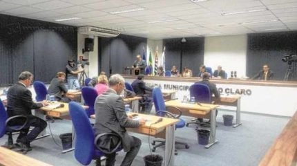 A bancada do Partido dos Trabalhadores votou contra a moção e leu posicionamento criticando atuação da justiça federal