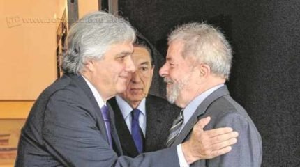 Delcídio cita fatos envolvendo o ex-presidente Luiz Inácio Lula da Silva, a presidente Dilma, senadores do PMDB e Aécio Neves (PSDB)