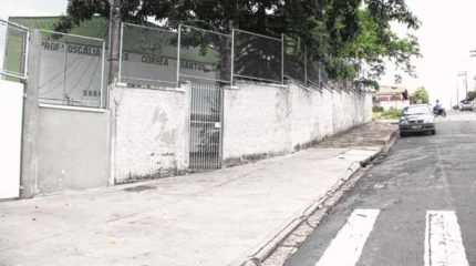 Diretora da Escola Estadual Oscália é agredida. Boletim de ocorrência foi registrado e secretaria diz que agressor pode ser afastado