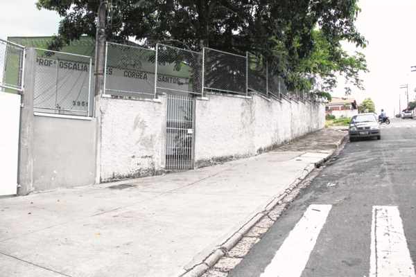 Diretora da Escola Estadual Oscália é agredida. Boletim de ocorrência foi registrado e secretaria diz que agressor pode ser afastado