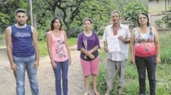 Jeferson Honório (à esquerda) mora na floresta desde que nasceu. Ao seu lado, Michele Honório, Viviane Honório, o morador José Araújo e a esposa Doralice Honório