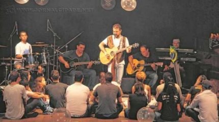 A banda cover está em turnê por dezenas de cidades do interior paulista e desembarca na Cidade Azul neste final de semana