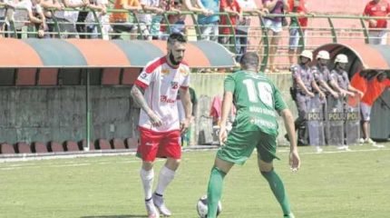 O atacante Leleco não jogou contra o Votuporanguense por estar com suspeita de virose