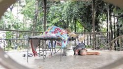 Moradores de rua no coreto do Jardim Público. Cena se repete diariamente, segundo frequentadores