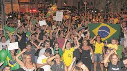 Na Avenida Visconde do Rio Claro, rio-clarenses pediram a saída imediata de Dilma Rousseff, Lula e do Partido dos Trabalhadores (PT)