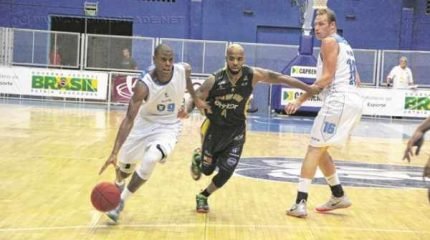 Restando quatro jogos para terminar a primeira fase, o RC Basquete está na sétima colocação