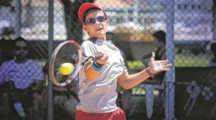 Habilidoso e com estilo agressivo, Tiago Franco tem Djokovic como ídolo no esporte e admira Guga