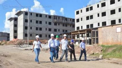 Os imóveis estão sendo entregues com toda a infraestrutura básica, como redes de água, luz e esgoto