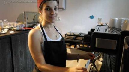 A barista Katiuscia Cristine Corbanez dá dicas sobre os melhores cafés