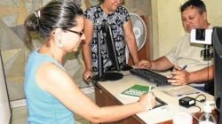 Funcionários do cartório da Zona Eleitoral número 110, que fica na Rua 8, número 819, Centro