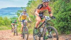 O trajeto da prova é sinalizado e há carro de apoio e ambulância dando segurança aos participantes (Foto: Filippo Ferrari)