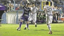 Galo Azul dominou em jogo de ataque contra defesa e perdeu grande chance de sair com a vitória