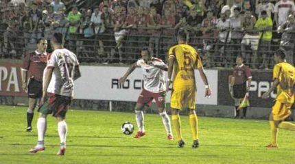 O Rubro-Verde, que voltou a vencer após seis jogos, está com 19 pontos, na sexta posição da tabela