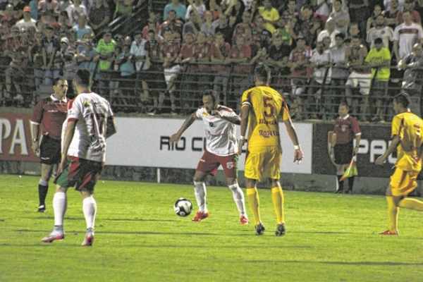 O Rubro-Verde, que voltou a vencer após seis jogos, está com 19 pontos, na sexta posição da tabela